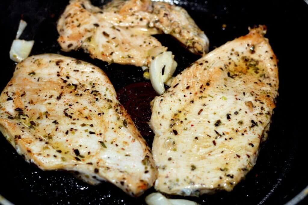 Grilled Chicken Fillet With White Sauce Keraliresto